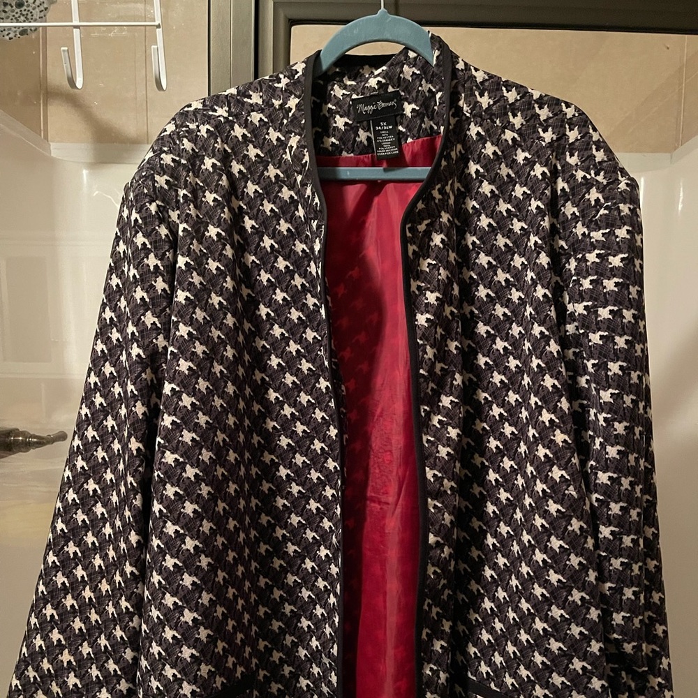 Ladies dressy jacket. Perfect for church or an event.